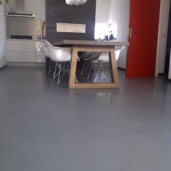 Betonlook gietvloer laten leggen door TGS Huizen Betonlook gietvloer laten leggen door TGS Huizen