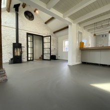 Betonlook gietvloer woonkamer matte uitvoering Betonlook gietvloer woonkamer matte uitvoering